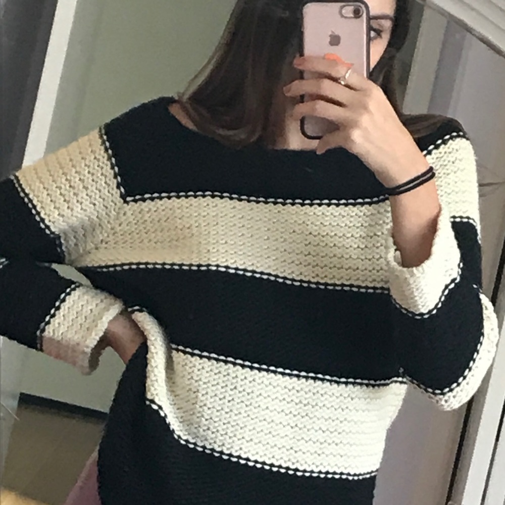STRIPED SWEATER BLACK AND WHITE